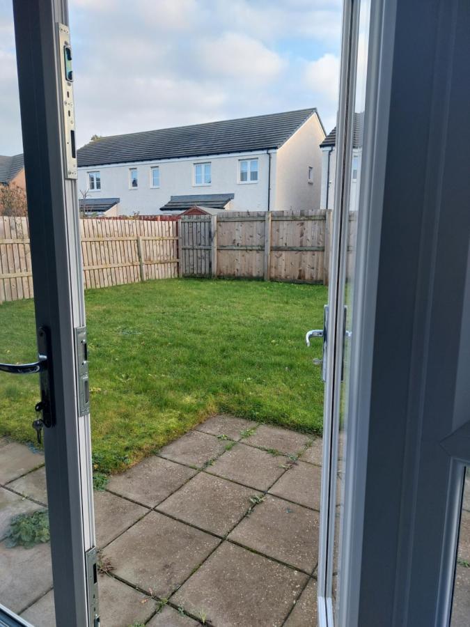 Vakantiehuis Beautiful 4-bedroom House With Private Garden & Parking EDI