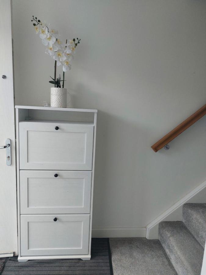 Beautiful 4-bedroom House With Private Garden & Parking Vakantiehuis EDI