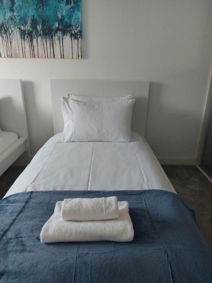 Beautiful 4-bedroom House With Private Garden & Parking Vakantiehuis