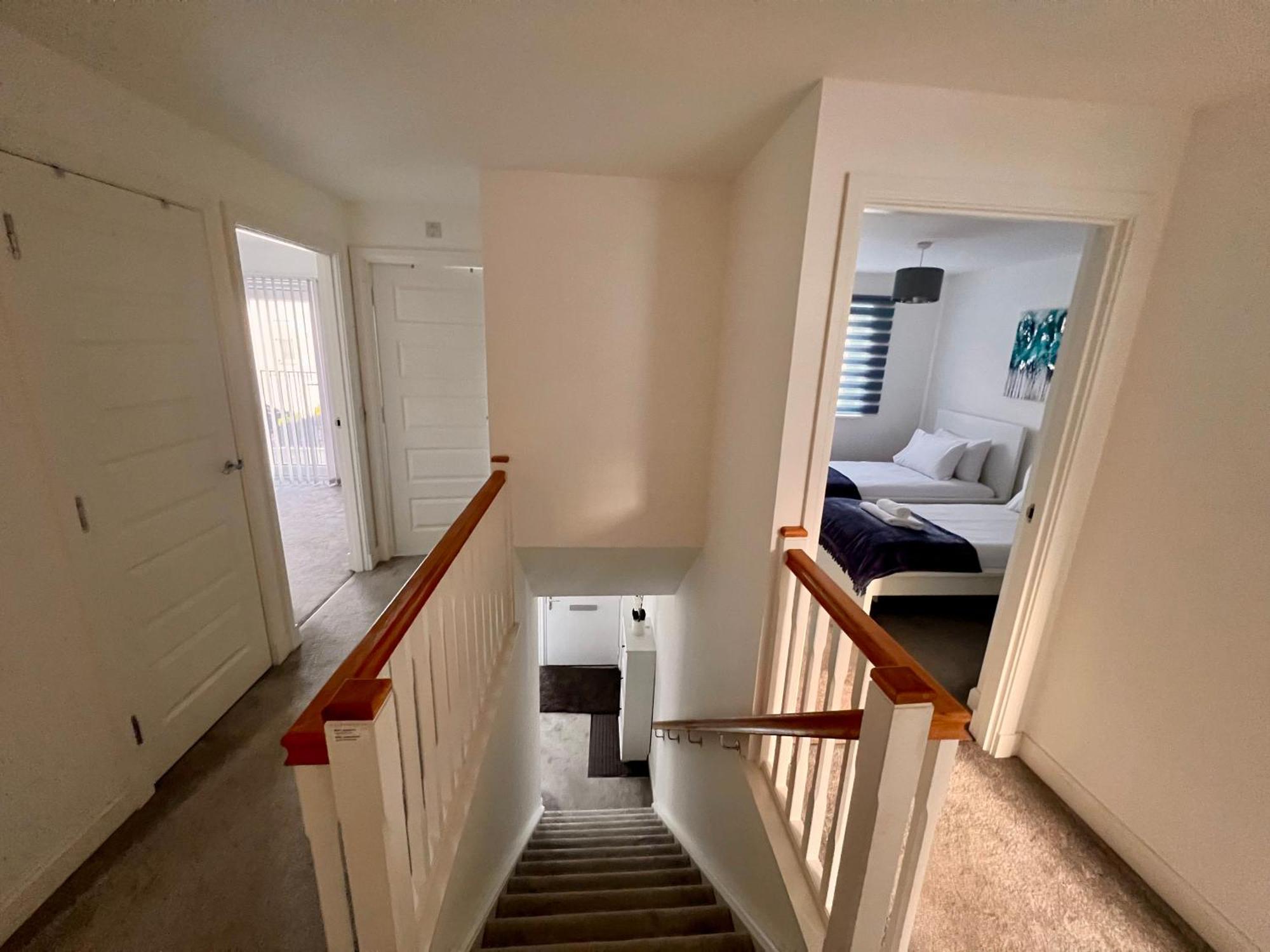Vakantiehuis Beautiful 4-bedroom House With Private Garden & Parking