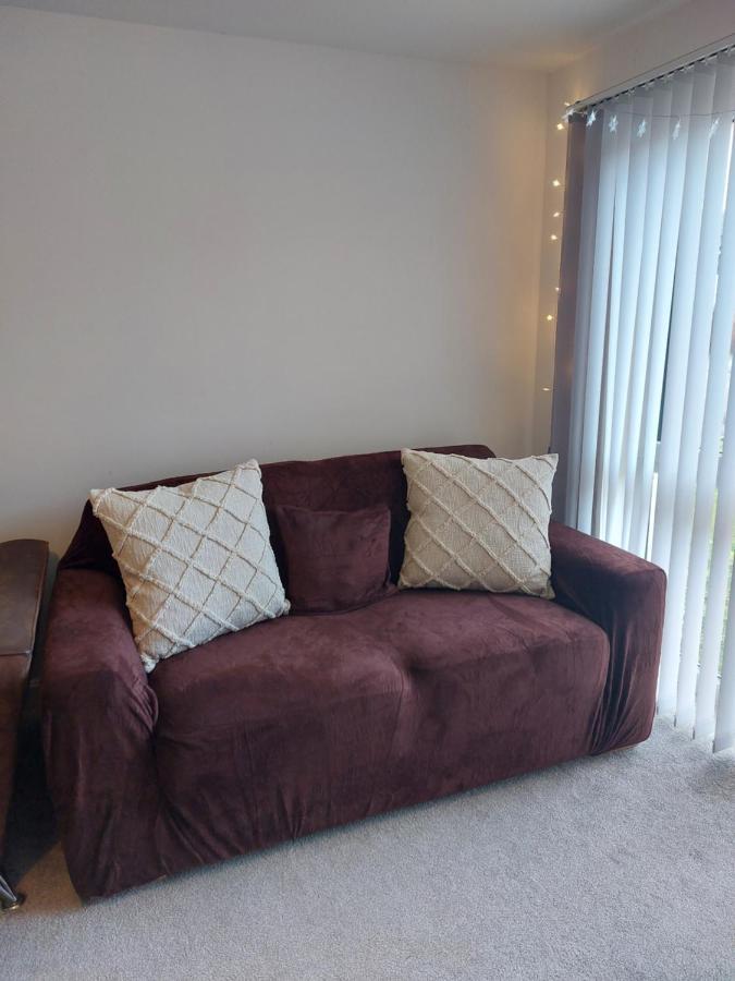 Hébergement de vacances Beautiful 4-bedroom House With Private Garden & Parking *