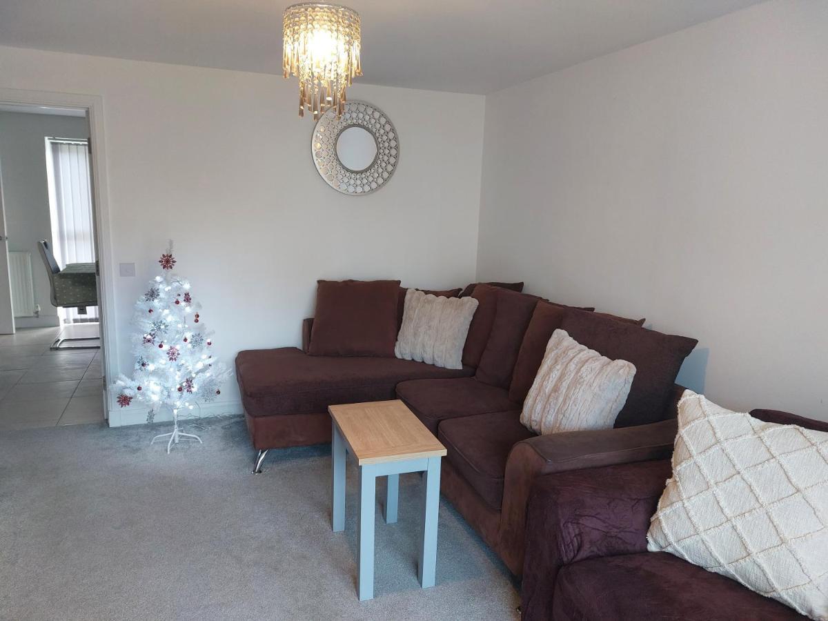 Beautiful 4-bedroom House With Private Garden & Parking Hébergement de vacances *